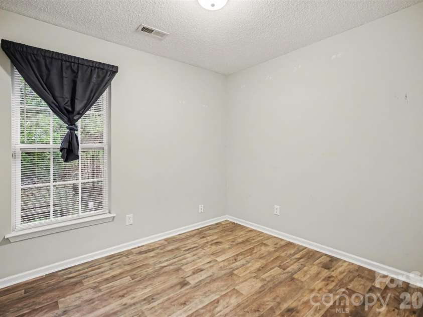 5321 Park Place Drive, Dallas, NC 28034.  MLS# CAR4426948, YatesRealty ID 52752. 