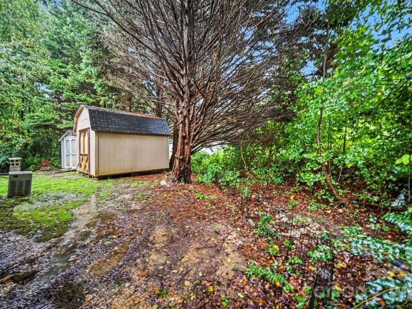 5321 Park Place Drive, Dallas, NC 28034.  MLS# CAR4426948, YatesRealty ID 52752. 