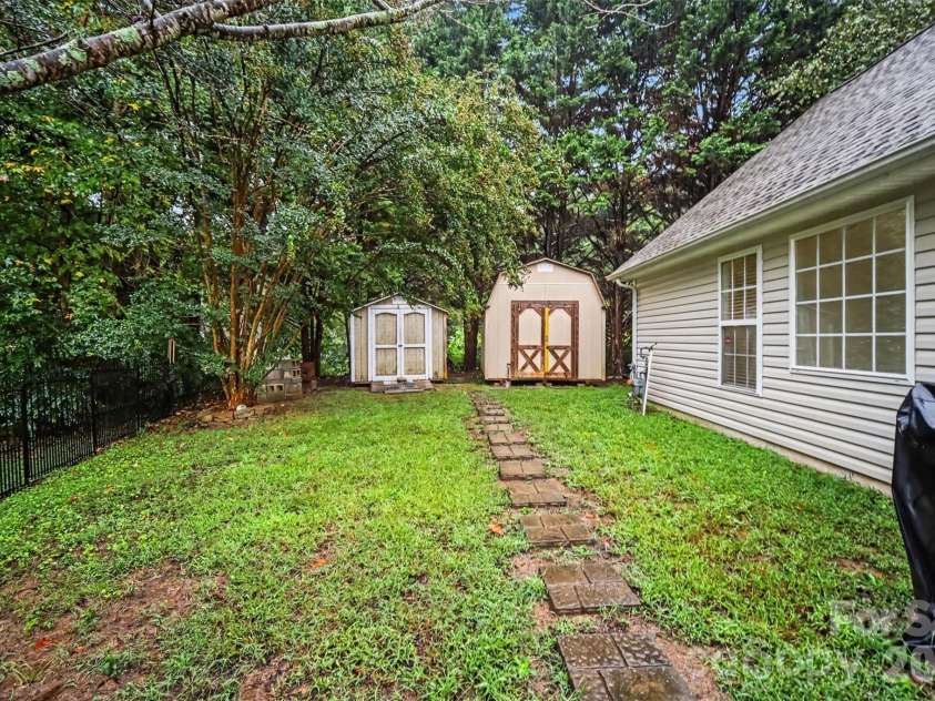 5321 Park Place Drive, Dallas, NC 28034.  MLS# CAR4426948, YatesRealty ID 52752. 
