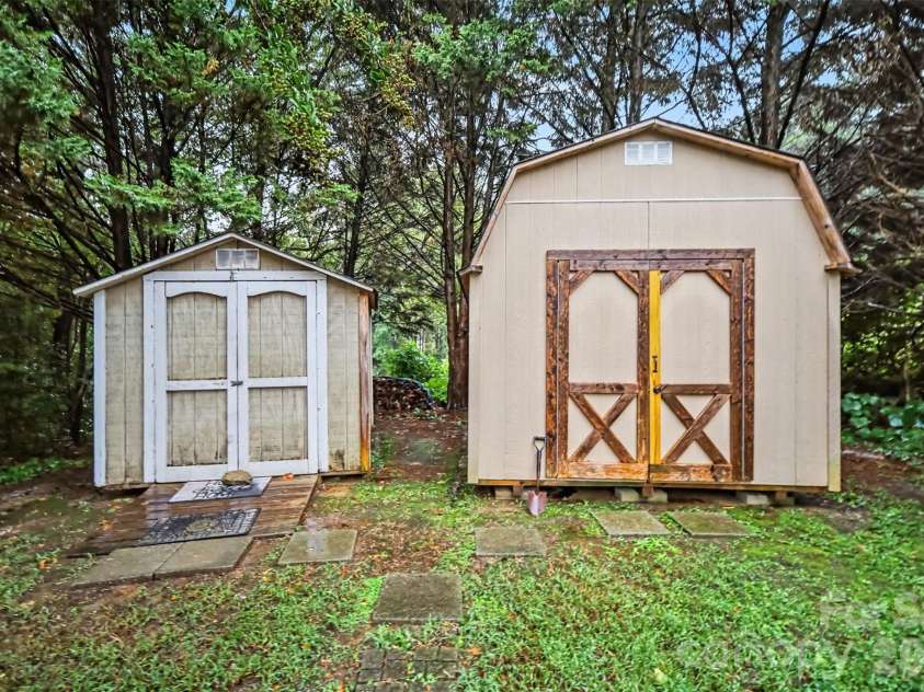 5321 Park Place Drive, Dallas, NC 28034.  MLS# CAR4426948, YatesRealty ID 52752. 