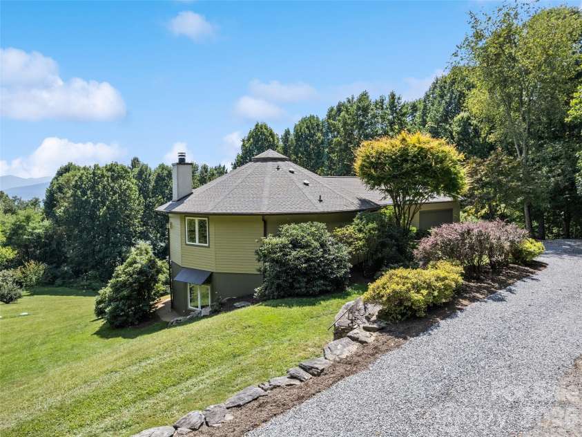 555 Live Oak Loop, Waynesville, NC 28785.  MLS# CAR4428160, YatesRealty ID 52757. 