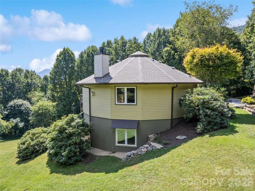 555 Live Oak Loop, Waynesville, NC 28785.  MLS# CAR4428160, YatesRealty ID 52757. 