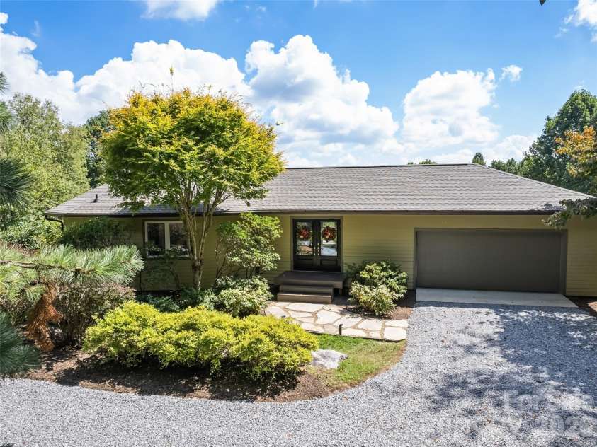 555 Live Oak Loop, Waynesville, NC 28785.  MLS# CAR4428160, YatesRealty ID 52757. 