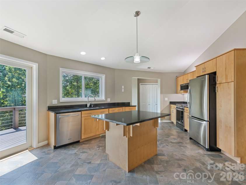 555 Live Oak Loop, Waynesville, NC 28785.  MLS# CAR4428160, YatesRealty ID 52757. 