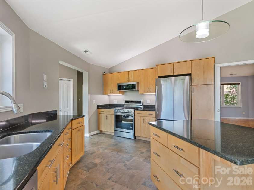 555 Live Oak Loop, Waynesville, NC 28785.  MLS# CAR4428160, YatesRealty ID 52757. 