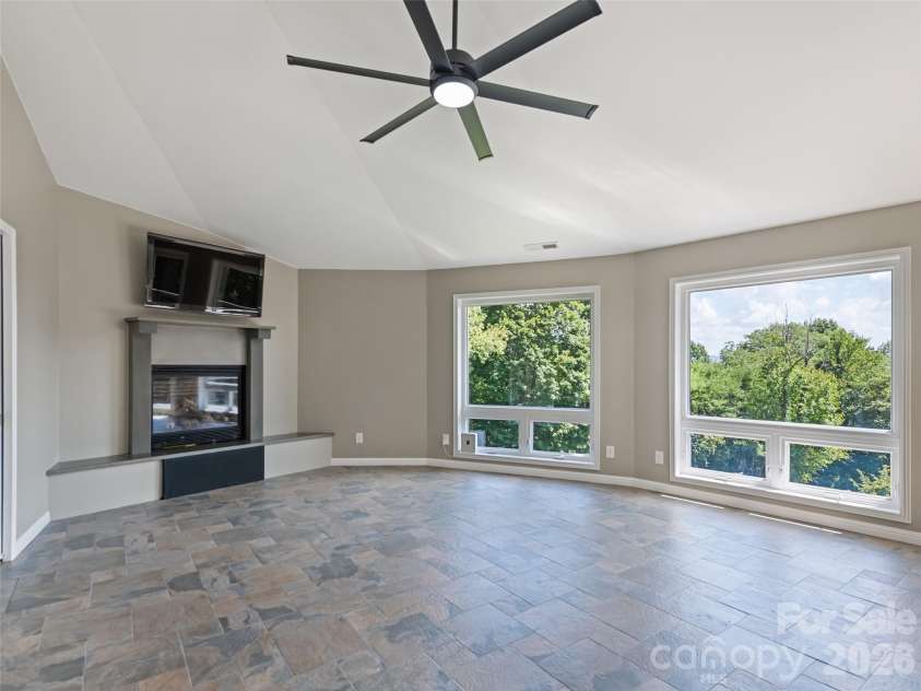 555 Live Oak Loop, Waynesville, NC 28785.  MLS# CAR4428160, YatesRealty ID 52757. 