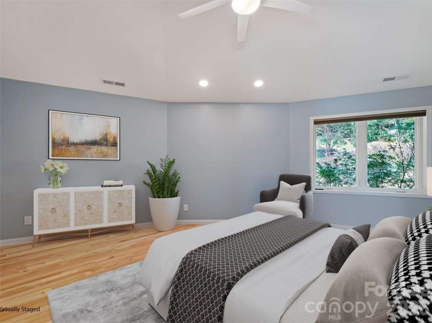 555 Live Oak Loop, Waynesville, NC 28785.  MLS# CAR4428160, YatesRealty ID 52757. 
