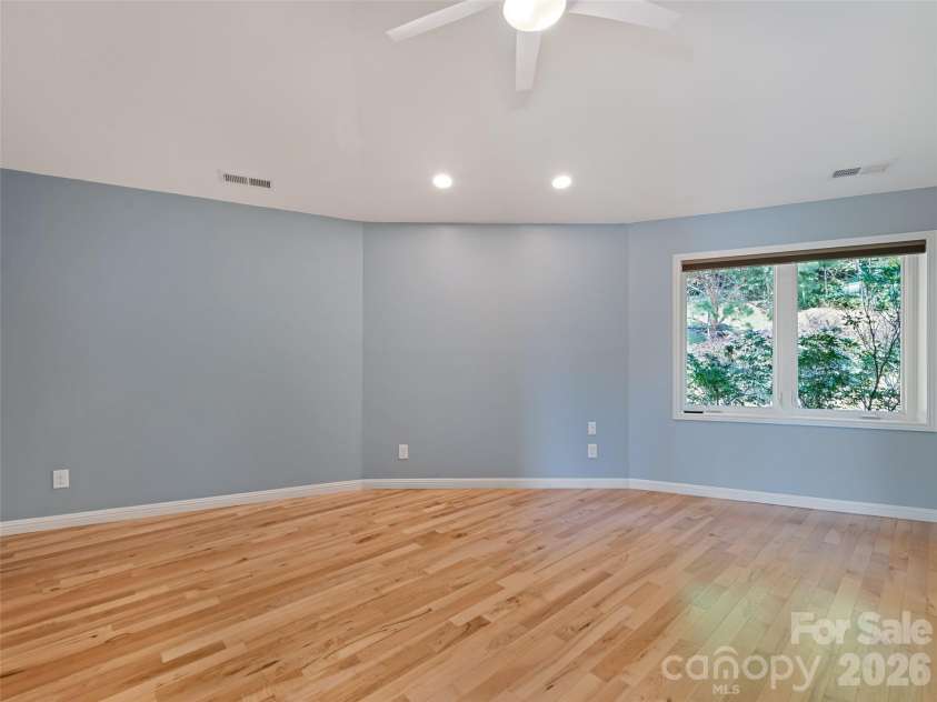 555 Live Oak Loop, Waynesville, NC 28785.  MLS# CAR4428160, YatesRealty ID 52757. 