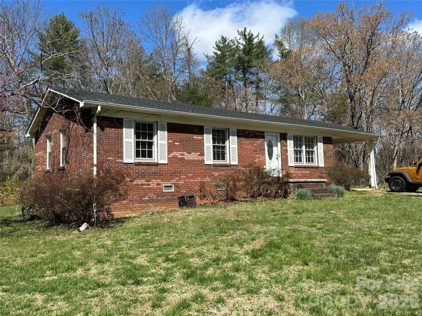 650 Brown Berry Road, North Wilkesboro, NC 28659.  MLS# CAR4358415, YatesRealty ID 5276. 