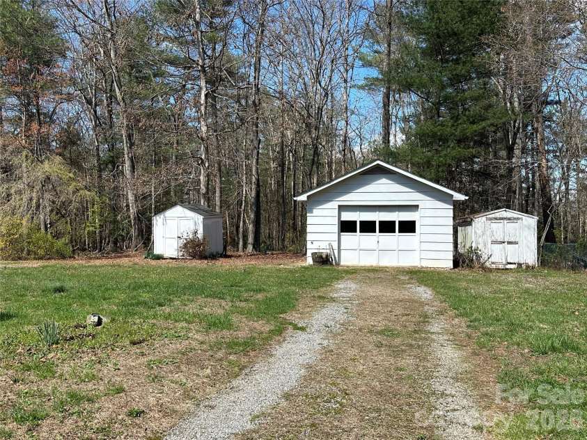 650 Brown Berry Road, North Wilkesboro, NC 28659.  MLS# CAR4358415, YatesRealty ID 5276. 