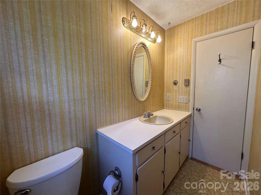 650 Brown Berry Road, North Wilkesboro, NC 28659.  MLS# CAR4358415, YatesRealty ID 5276. 