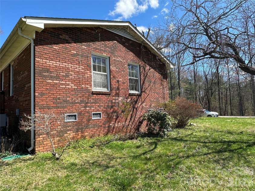 650 Brown Berry Road, North Wilkesboro, NC 28659.  MLS# CAR4358415, YatesRealty ID 5276. 