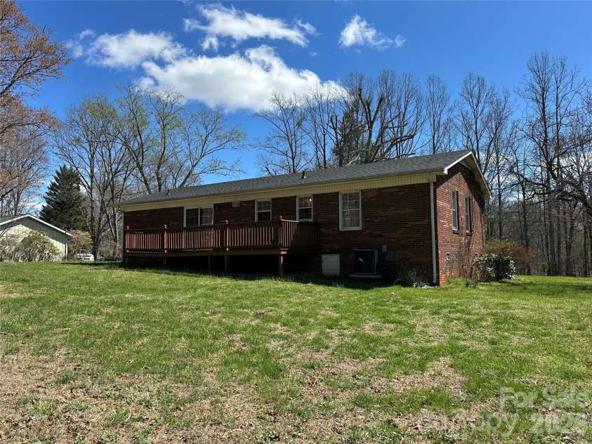 650 Brown Berry Road, North Wilkesboro, NC 28659.  MLS# CAR4358415, YatesRealty ID 5276. 