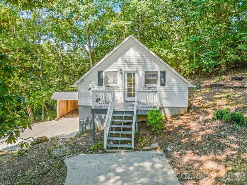 144 Cliff Side Trail, Pilot Mountain, NC 27041.  MLS# CAR4428183, YatesRealty ID 52760. 