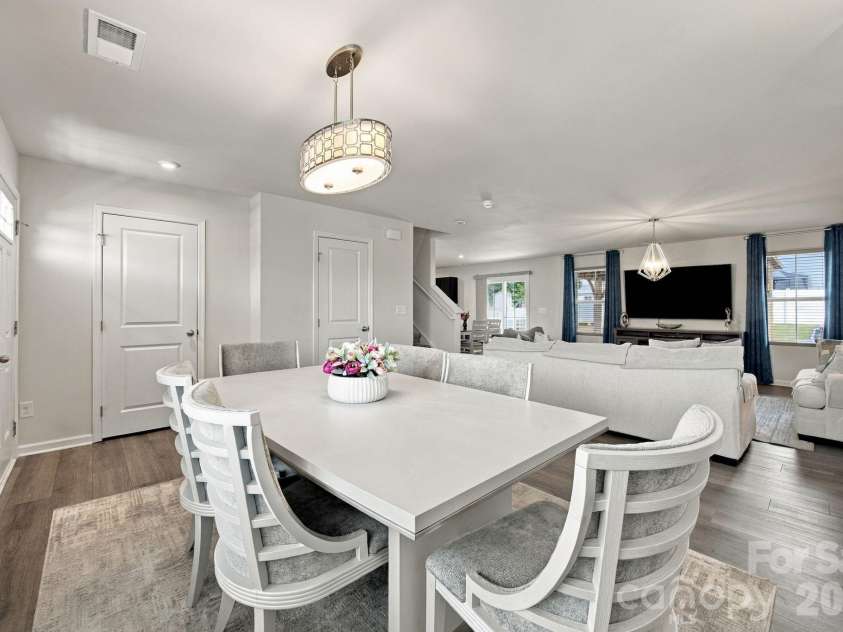 5108 Rustling Pines Court, Charlotte, NC 28215.  MLS# CAR4425354, YatesRealty ID 52761. 
