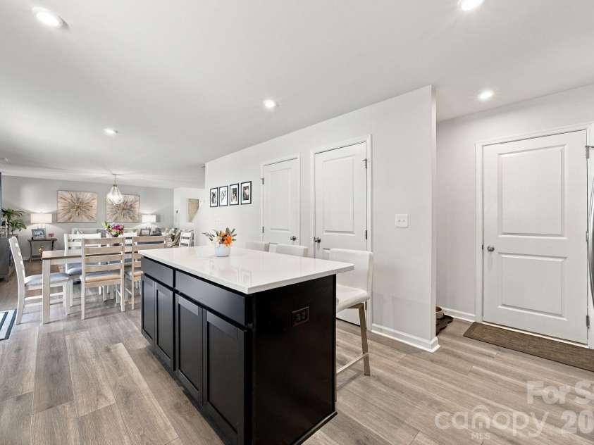 5108 Rustling Pines Court, Charlotte, NC 28215.  MLS# CAR4425354, YatesRealty ID 52761. 