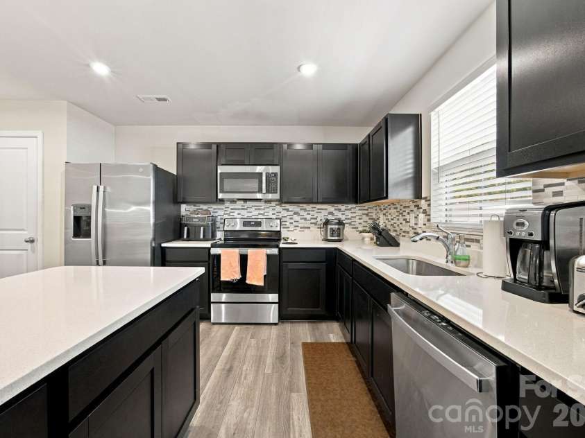 5108 Rustling Pines Court, Charlotte, NC 28215.  MLS# CAR4425354, YatesRealty ID 52761. 