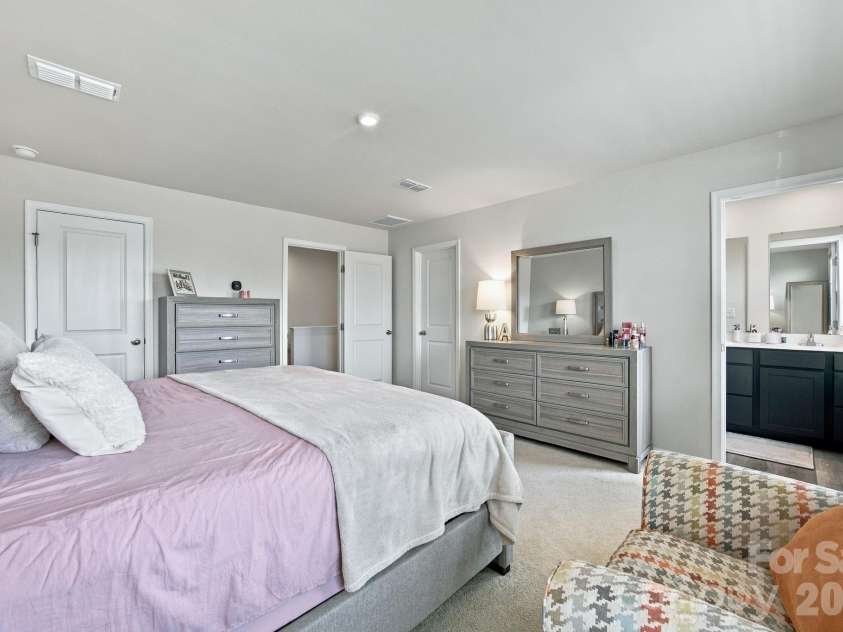 5108 Rustling Pines Court, Charlotte, NC 28215.  MLS# CAR4425354, YatesRealty ID 52761. 