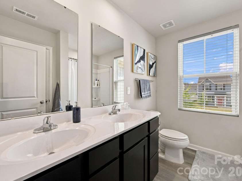 5108 Rustling Pines Court, Charlotte, NC 28215.  MLS# CAR4425354, YatesRealty ID 52761. 
