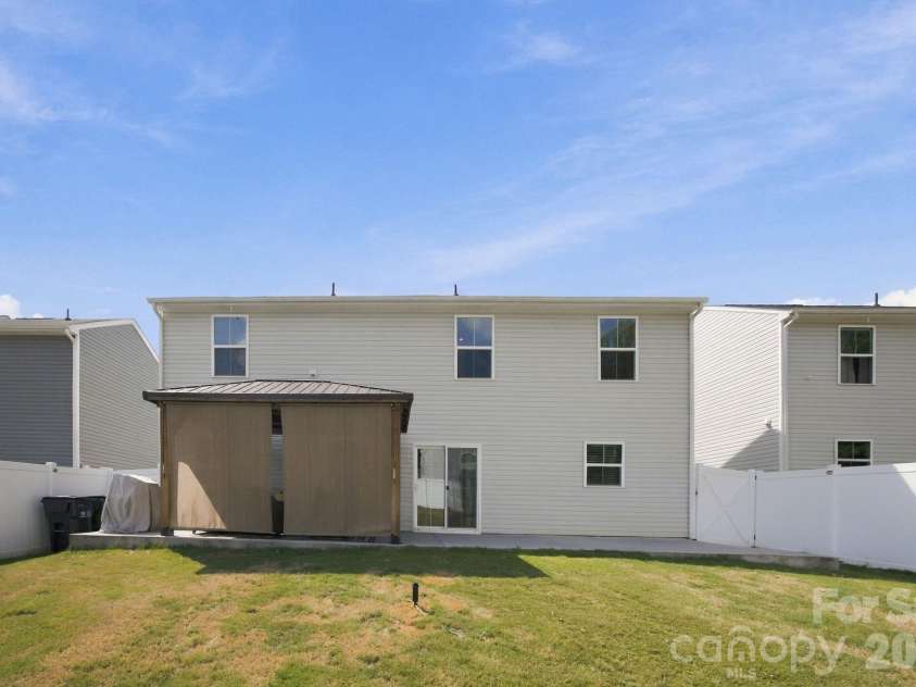 5108 Rustling Pines Court, Charlotte, NC 28215.  MLS# CAR4425354, YatesRealty ID 52761. 