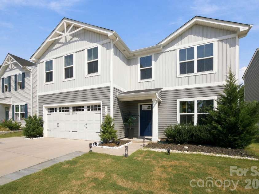 5108 Rustling Pines Court, Charlotte, NC 28215.  MLS# CAR4425354, YatesRealty ID 52761. 