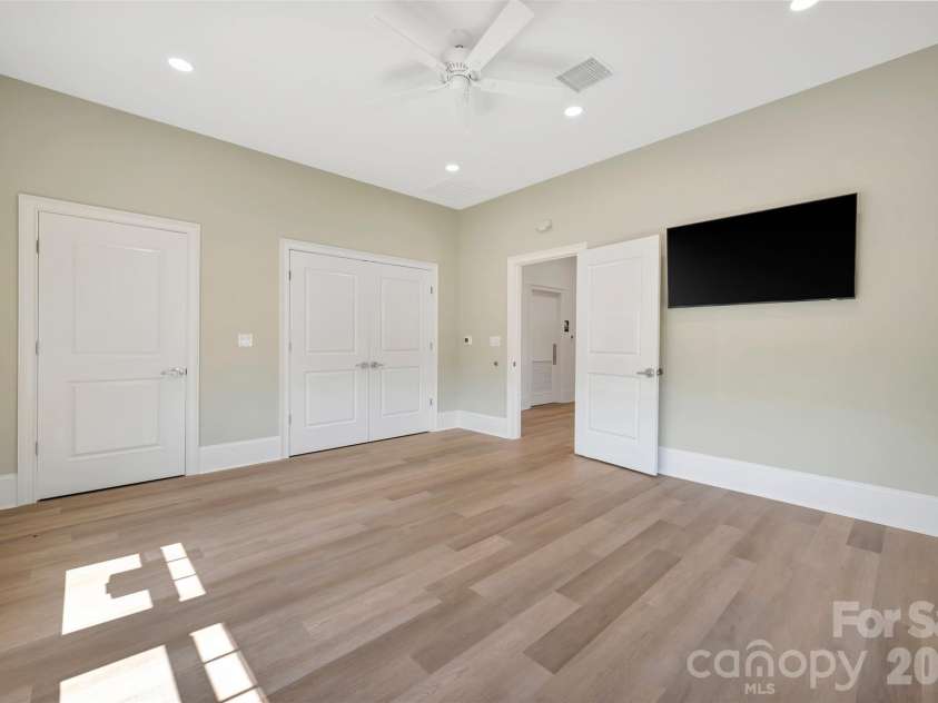 8886 Visgrove Drive, Sherrills Ford, NC 28673.  MLS# CAR4427881, YatesRealty ID 52764. Amenity