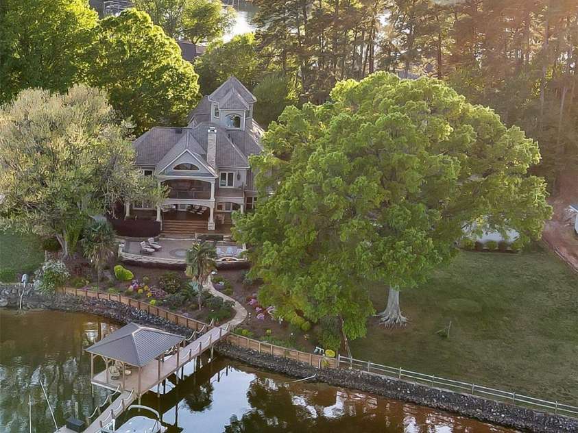 20428 Island Forest Drive, Cornelius, NC 28031.  MLS# CAR4243921, YatesRealty ID 5277. 