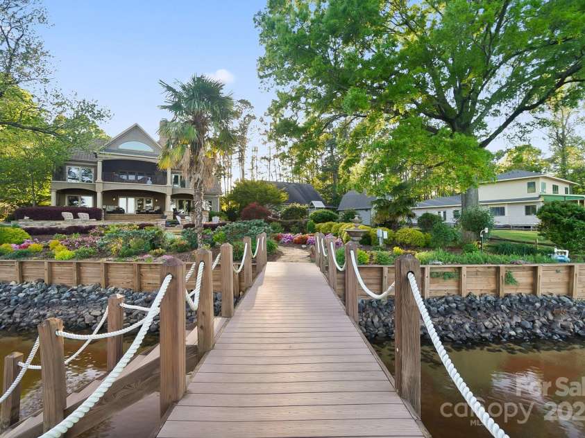 20428 Island Forest Drive, Cornelius, NC 28031.  MLS# CAR4243921, YatesRealty ID 5277. 