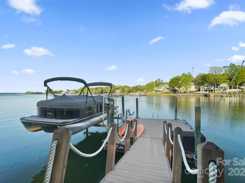 20428 Island Forest Drive, Cornelius, NC 28031.  MLS# CAR4243921, YatesRealty ID 5277. 