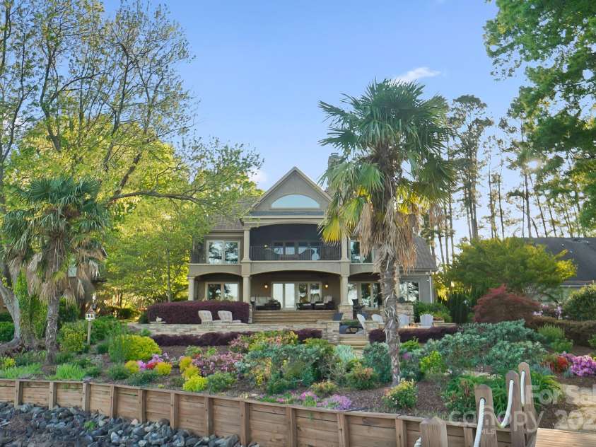 20428 Island Forest Drive, Cornelius, NC 28031.  MLS# CAR4243921, YatesRealty ID 5277. 