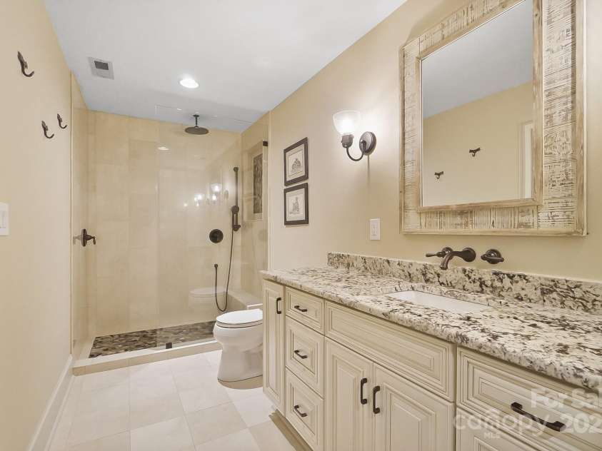 20428 Island Forest Drive, Cornelius, NC 28031.  MLS# CAR4243921, YatesRealty ID 5277. 