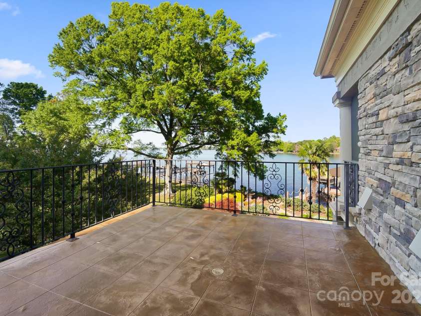 20428 Island Forest Drive, Cornelius, NC 28031.  MLS# CAR4243921, YatesRealty ID 5277. 