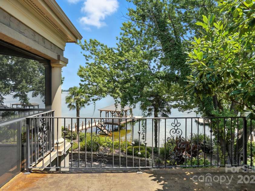 20428 Island Forest Drive, Cornelius, NC 28031.  MLS# CAR4243921, YatesRealty ID 5277. 