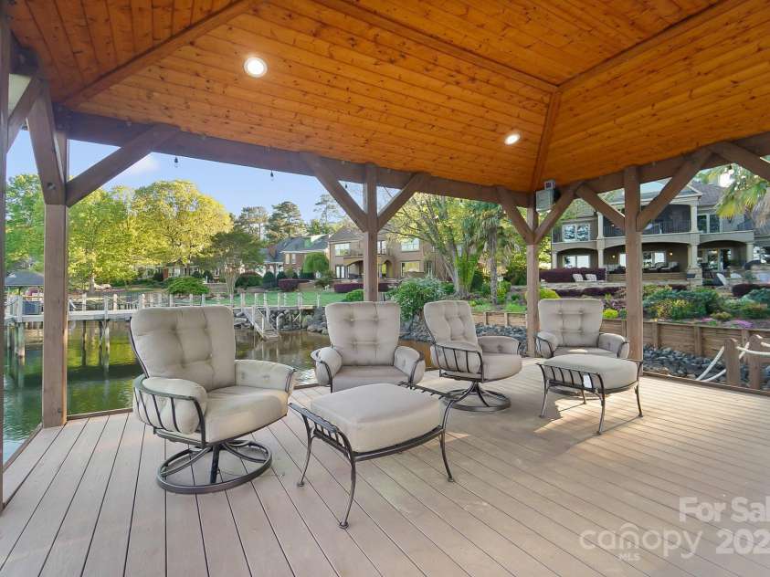 20428 Island Forest Drive, Cornelius, NC 28031.  MLS# CAR4243921, YatesRealty ID 5277. 