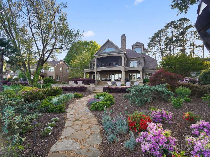 20428 Island Forest Drive, Cornelius, NC 28031.  MLS# CAR4243921, YatesRealty ID 5277. 