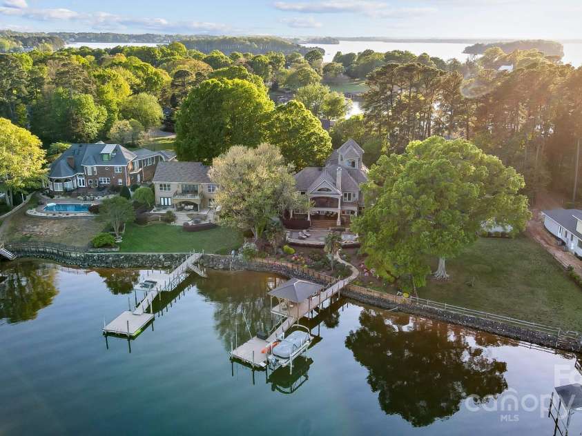 20428 Island Forest Drive, Cornelius, NC 28031.  MLS# CAR4243921, YatesRealty ID 5277. 