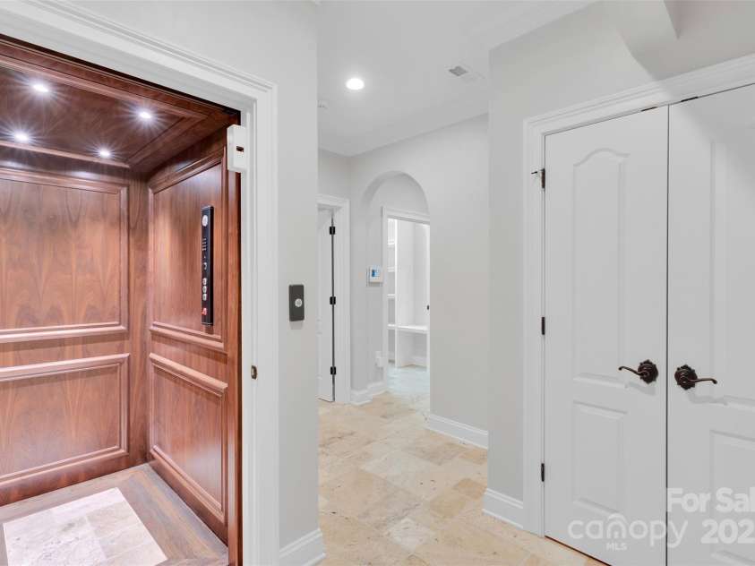 20428 Island Forest Drive, Cornelius, NC 28031.  MLS# CAR4243921, YatesRealty ID 5277. 