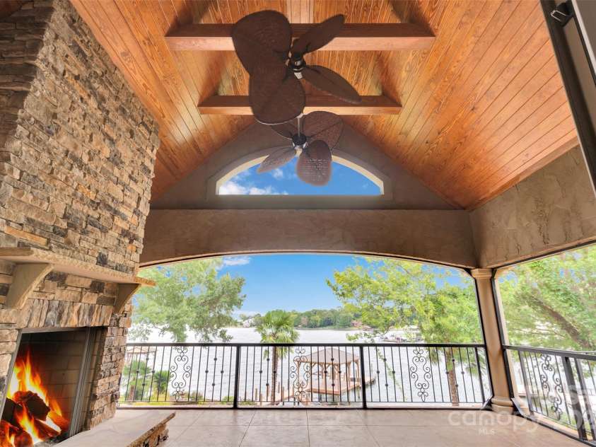 20428 Island Forest Drive, Cornelius, NC 28031.  MLS# CAR4243921, YatesRealty ID 5277. 