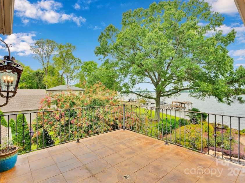 20428 Island Forest Drive, Cornelius, NC 28031.  MLS# CAR4243921, YatesRealty ID 5277. 