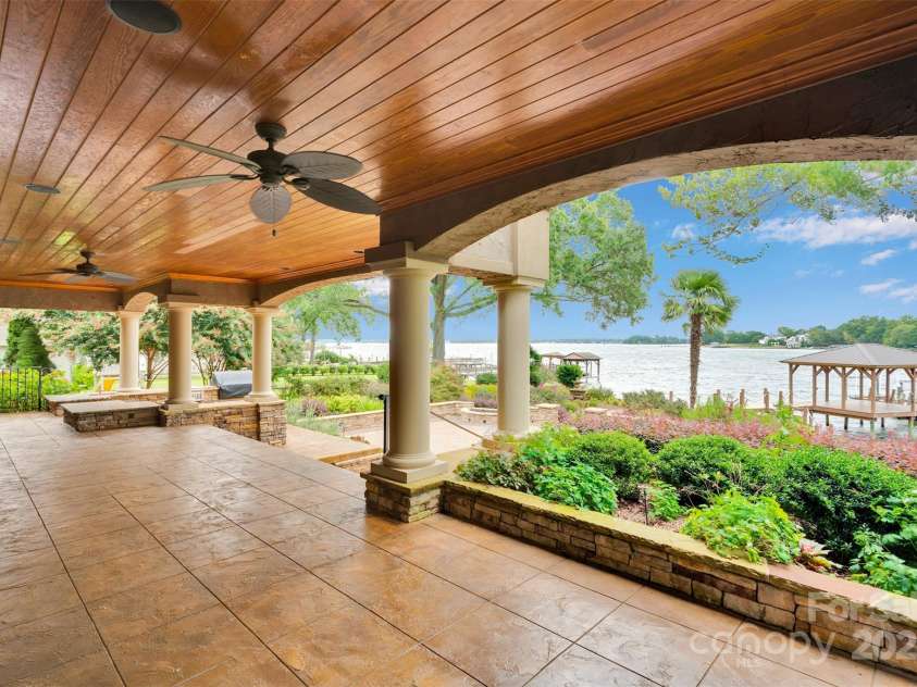 20428 Island Forest Drive, Cornelius, NC 28031.  MLS# CAR4243921, YatesRealty ID 5277. 