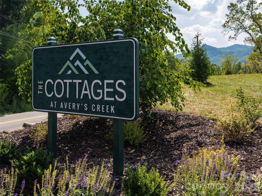 9 Cozy Cottage Way, Arden, NC 28704.  MLS# CAR4428173, YatesRealty ID 52775. 