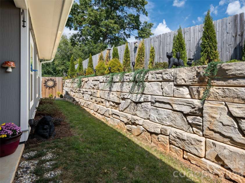 11 Cozy Cottage Way, Arden, NC 28704.  MLS# CAR4428196, YatesRealty ID 52778. 