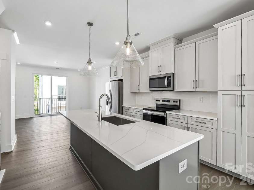 1128 Kokomo Lane, Charlotte, NC 28206.  MLS# CAR4387962, YatesRealty ID 52779. 