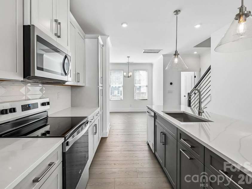1128 Kokomo Lane, Charlotte, NC 28206.  MLS# CAR4387962, YatesRealty ID 52779. 