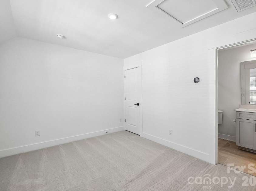 1128 Kokomo Lane, Charlotte, NC 28206.  MLS# CAR4387962, YatesRealty ID 52779. 