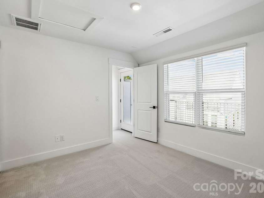1128 Kokomo Lane, Charlotte, NC 28206.  MLS# CAR4387962, YatesRealty ID 52779. 