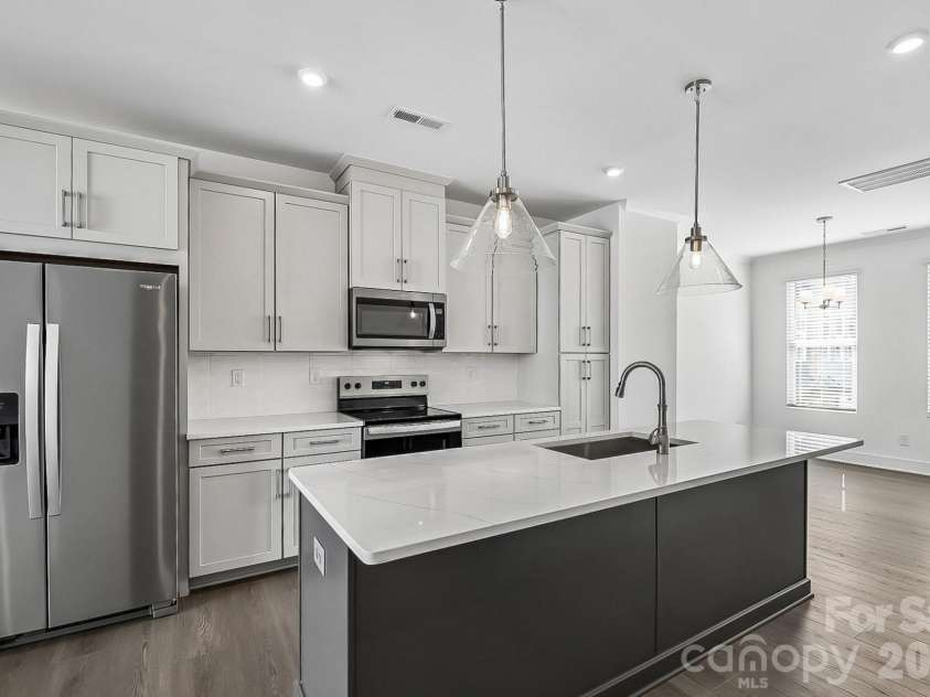 1128 Kokomo Lane, Charlotte, NC 28206.  MLS# CAR4387962, YatesRealty ID 52779. 