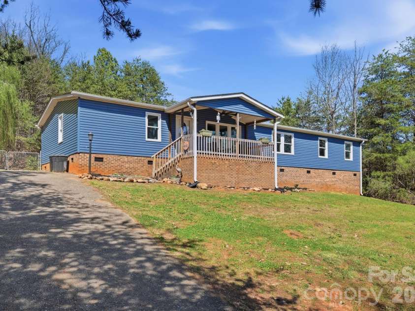 5218 Stoney Oaks Drive, Gastonia, NC 28052.  MLS# CAR4357502, YatesRealty ID 5278. 