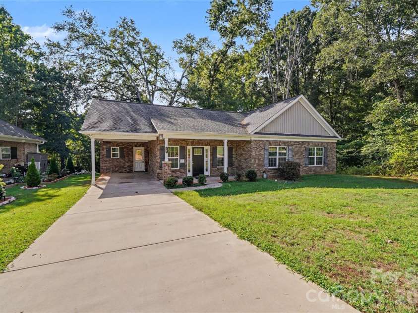 161 Ole Eastpointe Drive, York, SC 29745.  MLS# CAR4426181, YatesRealty ID 52780. 