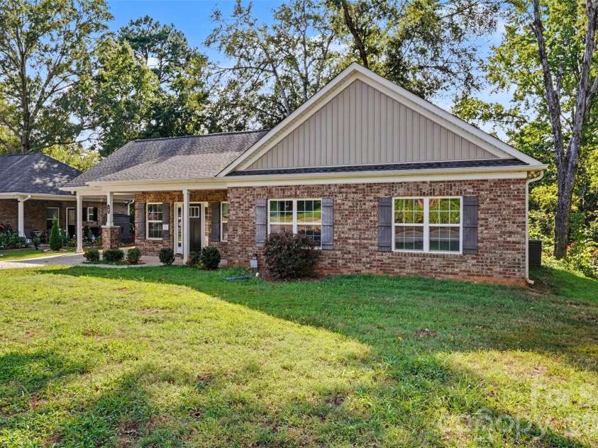 161 Ole Eastpointe Drive, York, SC 29745.  MLS# CAR4426181, YatesRealty ID 52780. 